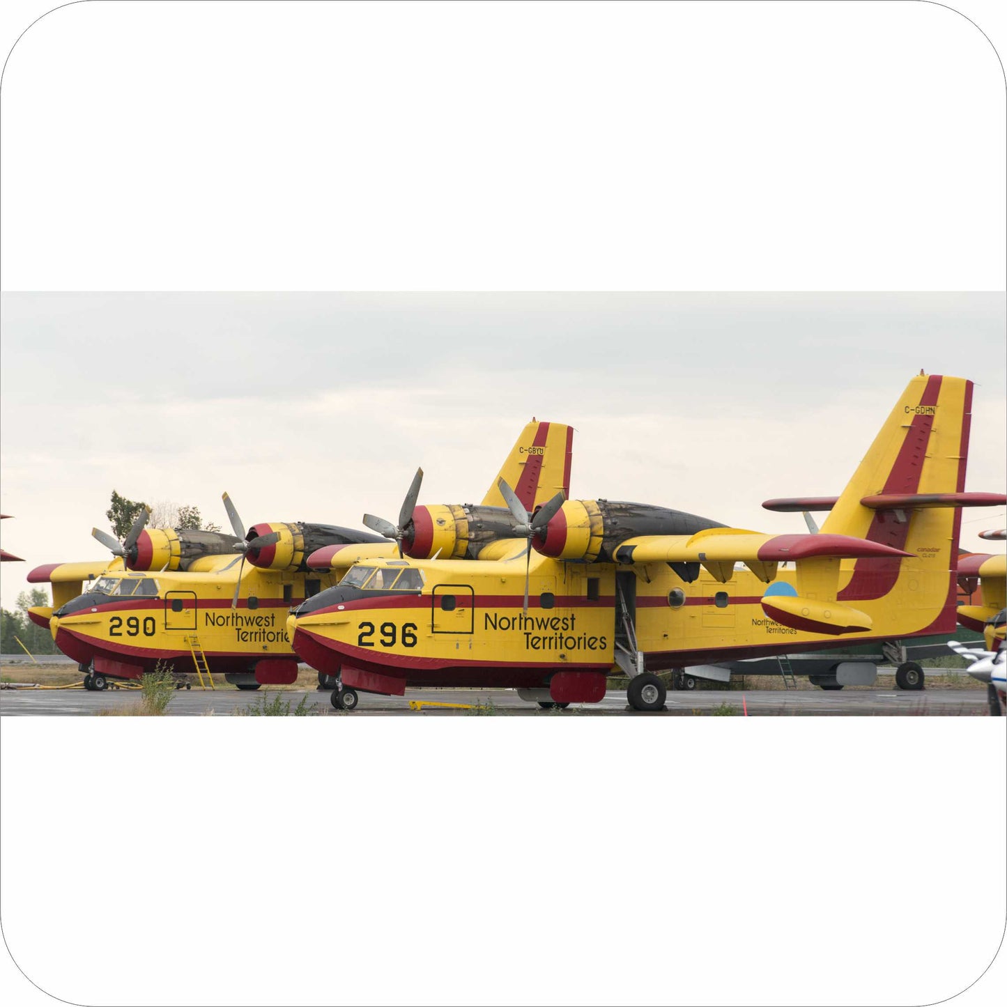 2134 - Canadair CL-215 Scooper - NWT